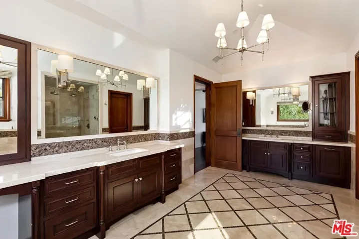 2134 La Mesa Drive, Santa Monica, California 90402