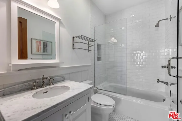 2134 La Mesa Drive, Santa Monica, California 90402