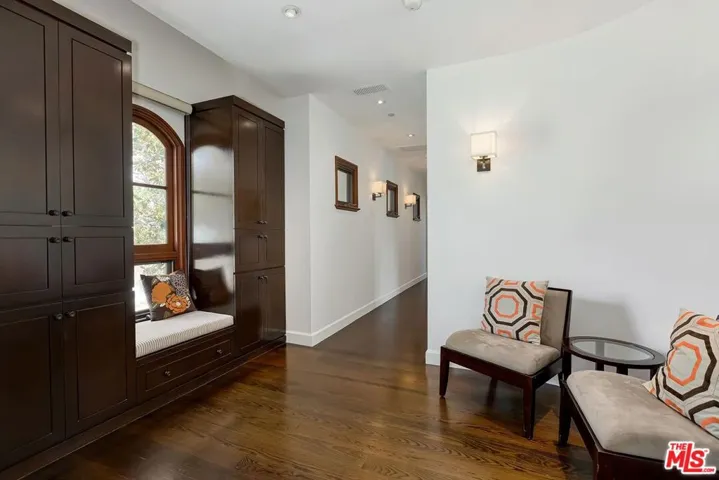 2134 La Mesa Drive, Santa Monica, California 90402