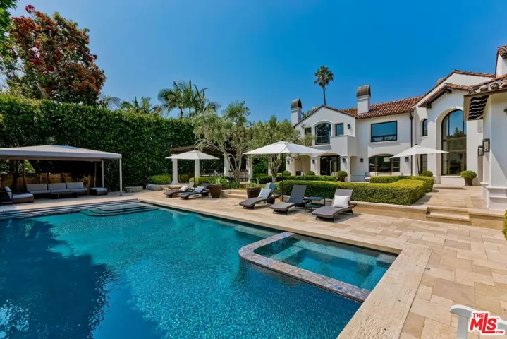 2134 La Mesa Drive, Santa Monica, California 90402