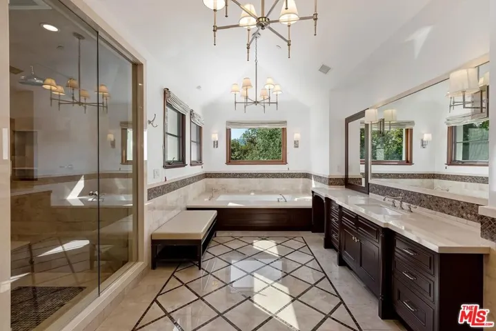 2134 La Mesa Drive, Santa Monica, California 90402