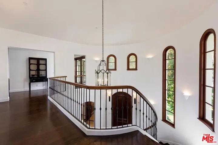 2134 La Mesa Drive, Santa Monica, California 90402