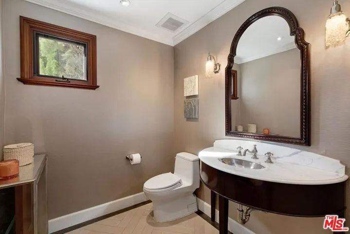 2134 La Mesa Drive, Santa Monica, California 90402