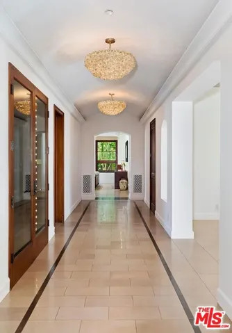 2134 La Mesa Drive, Santa Monica, California 90402