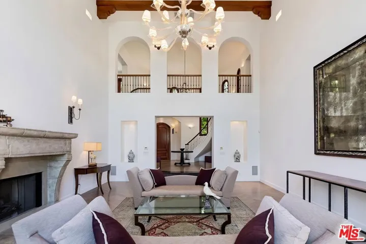 2134 La Mesa Drive, Santa Monica, California 90402