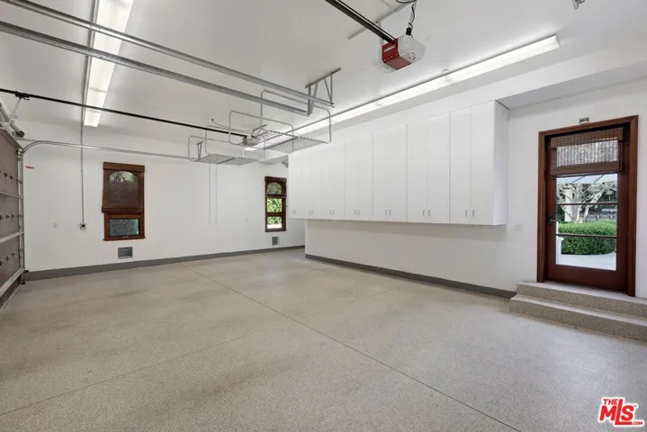2134 La Mesa Drive, Santa Monica, California 90402