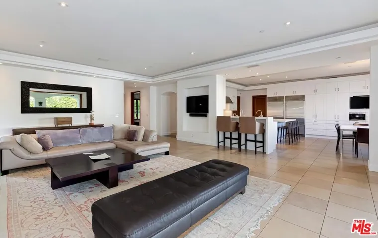 2134 La Mesa Drive, Santa Monica, California 90402