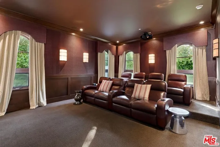 2134 La Mesa Drive, Santa Monica, California 90402
