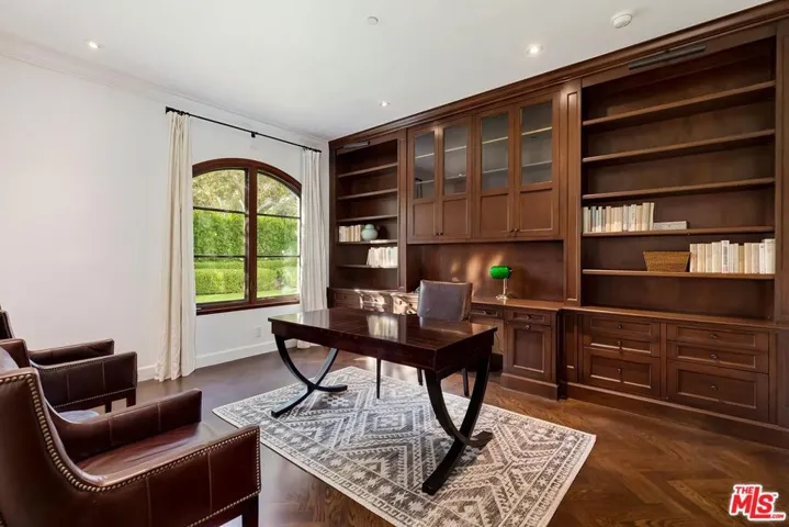 2134 La Mesa Drive, Santa Monica, California 90402
