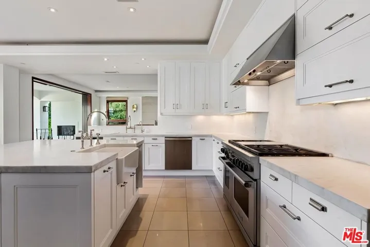 2134 La Mesa Drive, Santa Monica, California 90402