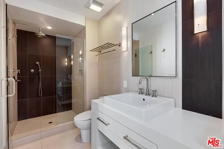 2134 La Mesa Drive, Santa Monica, California 90402