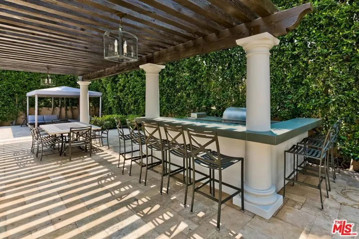 2134 La Mesa Drive, Santa Monica, California 90402