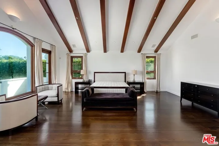 2134 La Mesa Drive, Santa Monica, California 90402