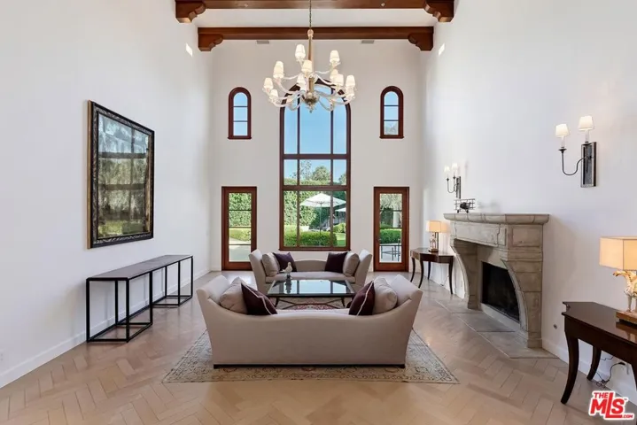 2134 La Mesa Drive, Santa Monica, California 90402
