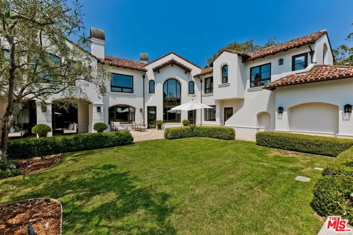 2134 La Mesa Drive, Santa Monica, California 90402