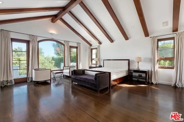 2134 La Mesa Drive, Santa Monica, California 90402