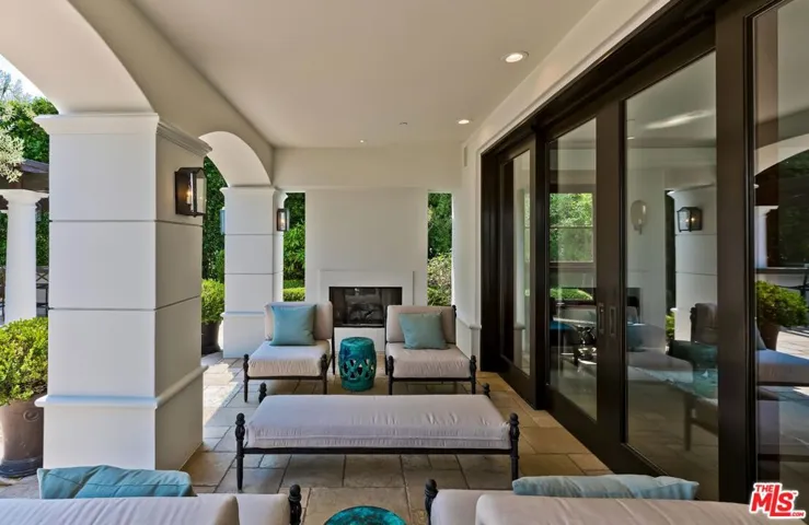 2134 La Mesa Drive, Santa Monica, California 90402