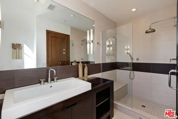 2134 La Mesa Drive, Santa Monica, California 90402