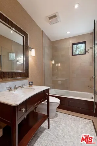 2134 La Mesa Drive, Santa Monica, California 90402