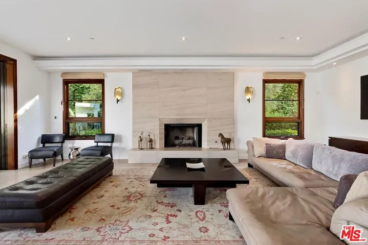 2134 La Mesa Drive, Santa Monica, California 90402