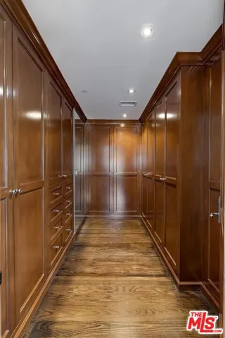 2134 La Mesa Drive, Santa Monica, California 90402