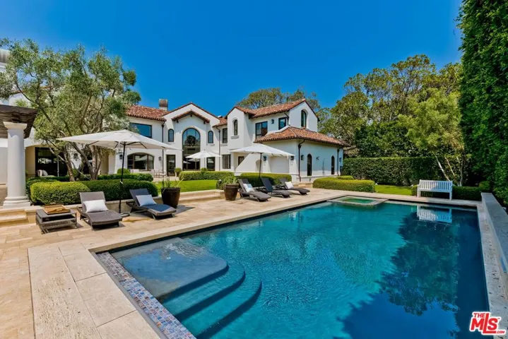 2134 La Mesa Drive, Santa Monica, California 90402
