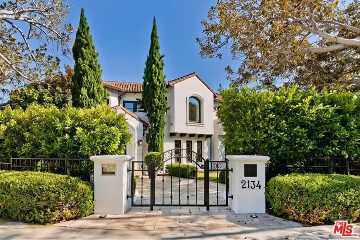 2134 La Mesa Drive, Santa Monica, California 90402
