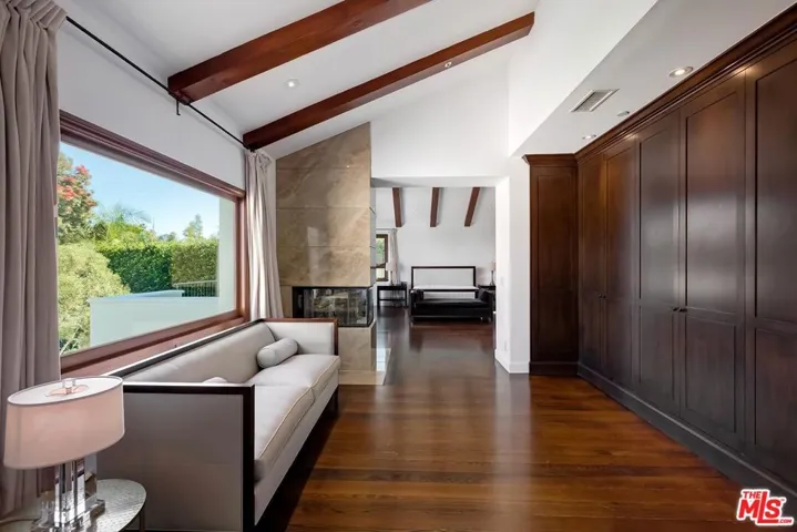 2134 La Mesa Drive, Santa Monica, California 90402
