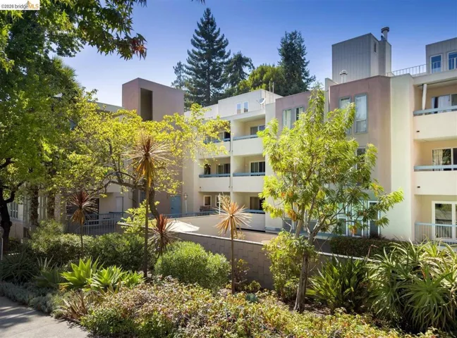 385 Jayne Ave 105, Oakland, California 94610