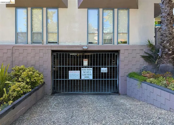 385 Jayne Ave 105, Oakland, California 94610