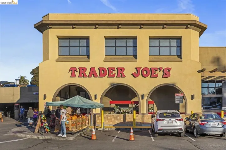 385 Jayne Ave 105, Oakland, California 94610