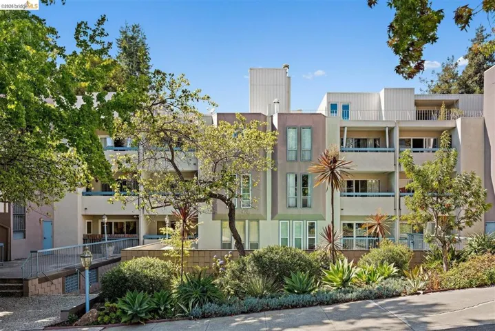 385 Jayne Ave 105, Oakland, California 94610