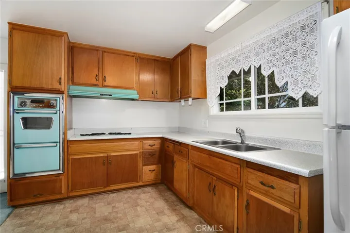 23518 Friar, Woodland Hills, California 91367