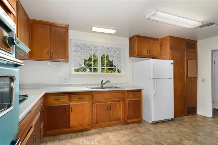 23518 Friar, Woodland Hills, California 91367