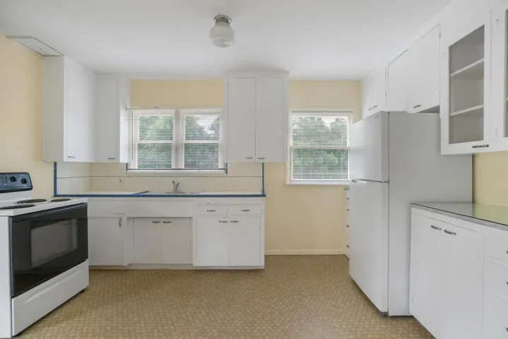 135 4th Street, Encinitas, California 92024