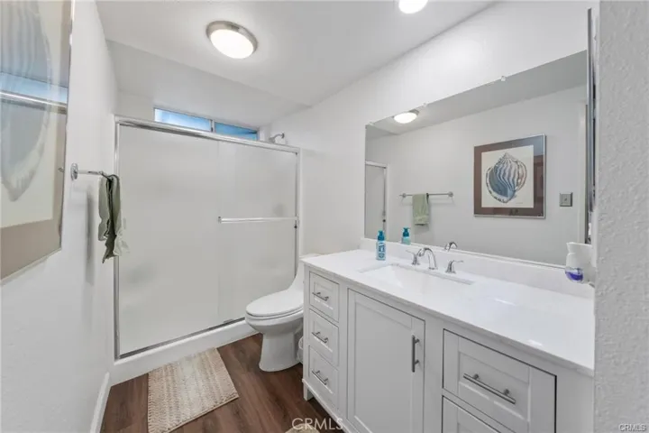 Lower guest bath