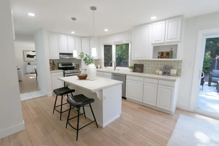 1522 Jamestown Drive, Cupertino, California 95014