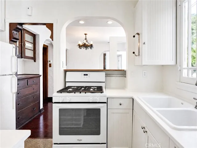 22028 Covello Street A, Canoga Park, California 91303