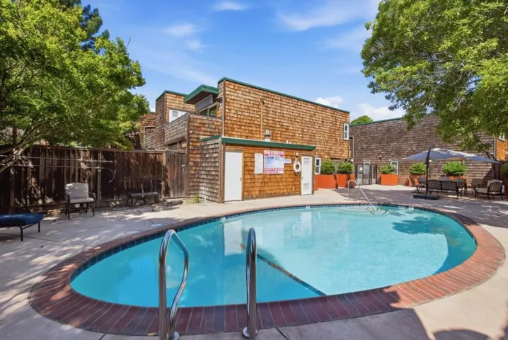 633 Forest Avenue, Palo Alto, California 94301