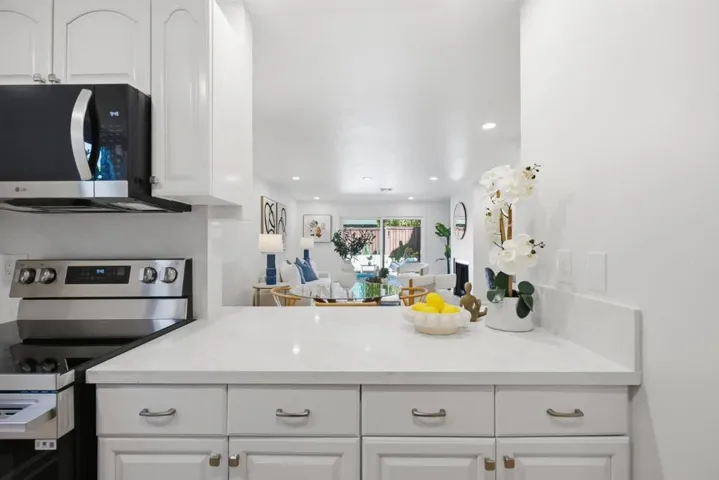 633 Forest Avenue, Palo Alto, California 94301