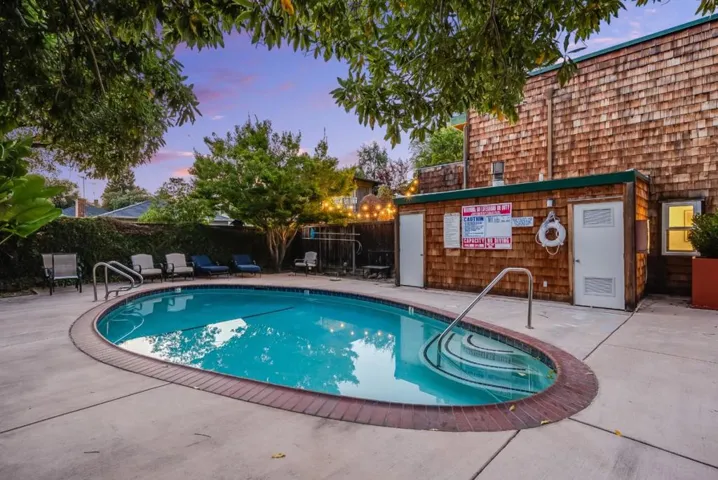633 Forest Avenue, Palo Alto, California 94301