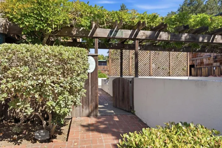 633 Forest Avenue, Palo Alto, California 94301