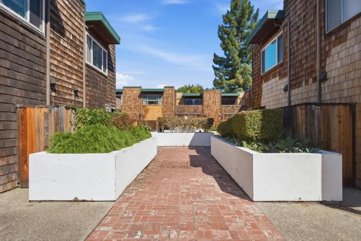 633 Forest Avenue, Palo Alto, California 94301