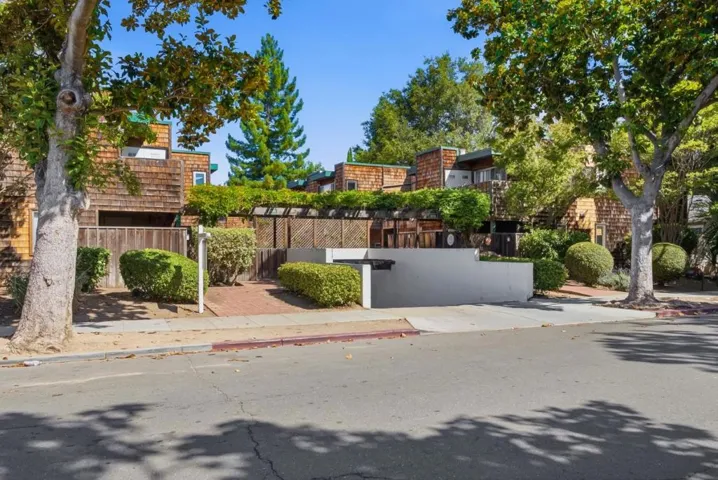 633 Forest Avenue, Palo Alto, California 94301