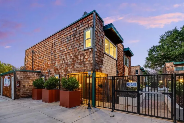 633 Forest Avenue, Palo Alto, California 94301