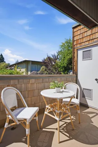 633 Forest Avenue, Palo Alto, California 94301