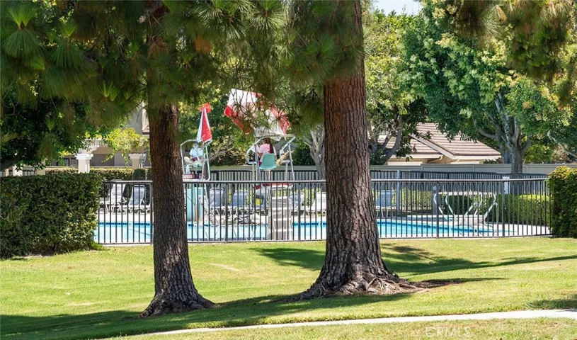 17 Hollowglen, Irvine, California 92604