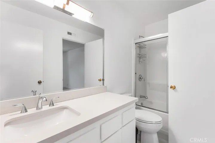 17 Hollowglen, Irvine, California 92604