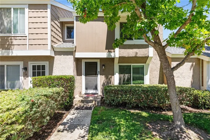 17 Hollowglen, Irvine, California 92604