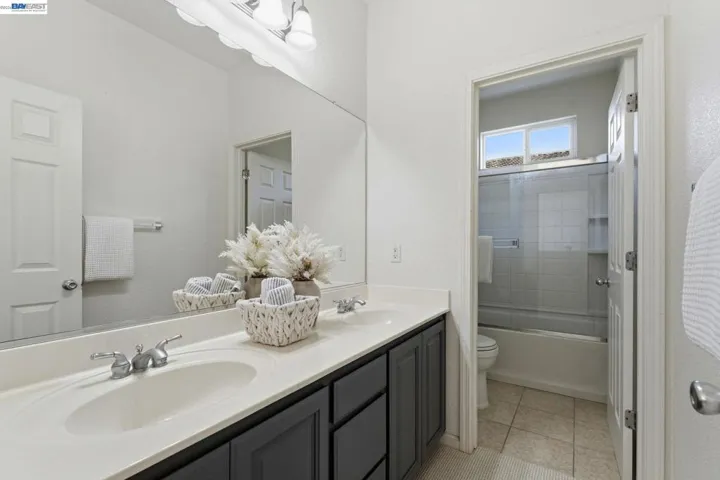 Upstairs Hall Bathroom